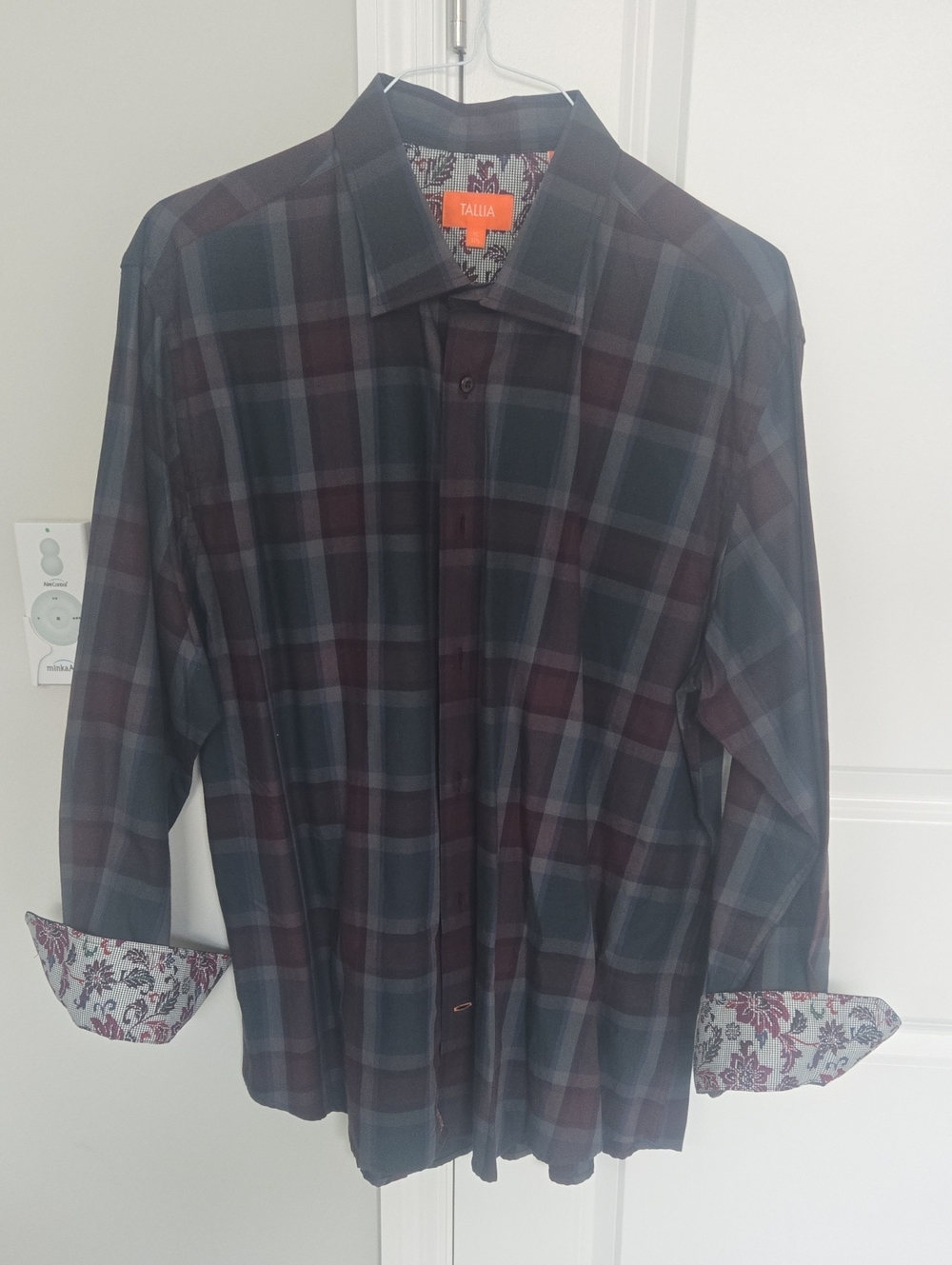 TALLIA Men's Plaid Button-Down Shirt in Blue and Burgundy XL
